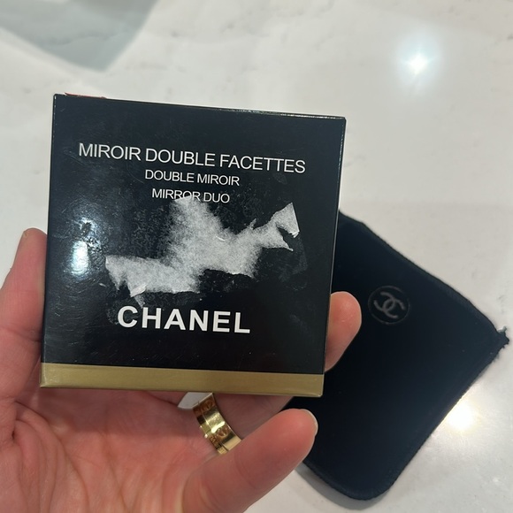 Chanel Red Beauty Compact Double Mirror - Picture 10 of 10